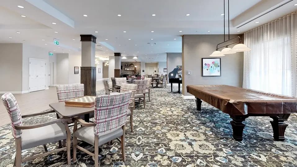Room with table and chairs with billard table at Chartwell St. Thomas