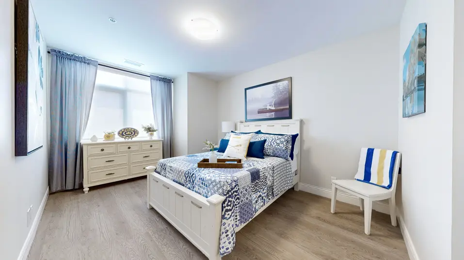 Suite model of bedroom at Chartwell Highland Park