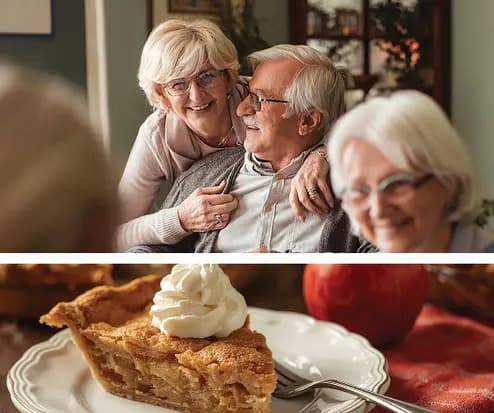 Happy senior friends having coffee and conversation at home and a pumpkin pie with whipped cream on a plate / Des amis seniors tout souriants, en train de prendre un café et de discuter chez eux, avec une part de tarte à la citrouille garnie de crème fouettée dans une assiette