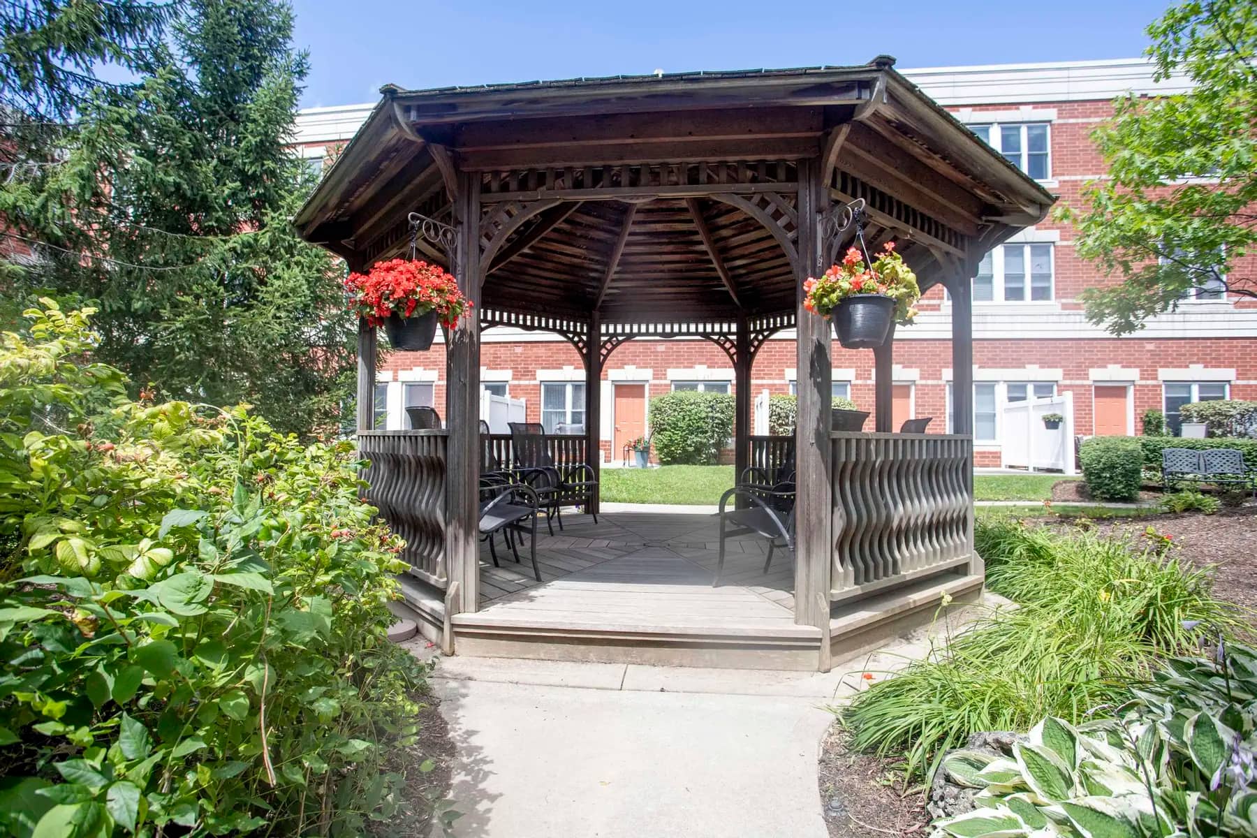 Gazebo at Chartwell Richmond Woods / Gazebo à Chartwell Richmond Woods