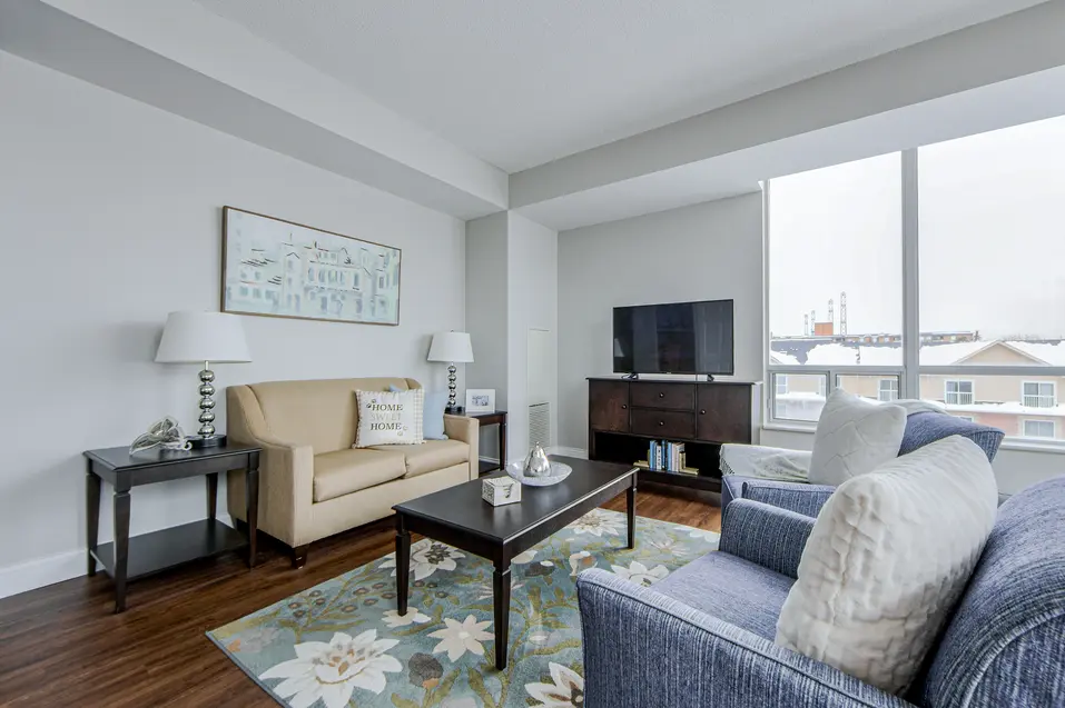 Living room at Chartwell Pickering City Centre / Salon chez Chartwell Pickering City Centre