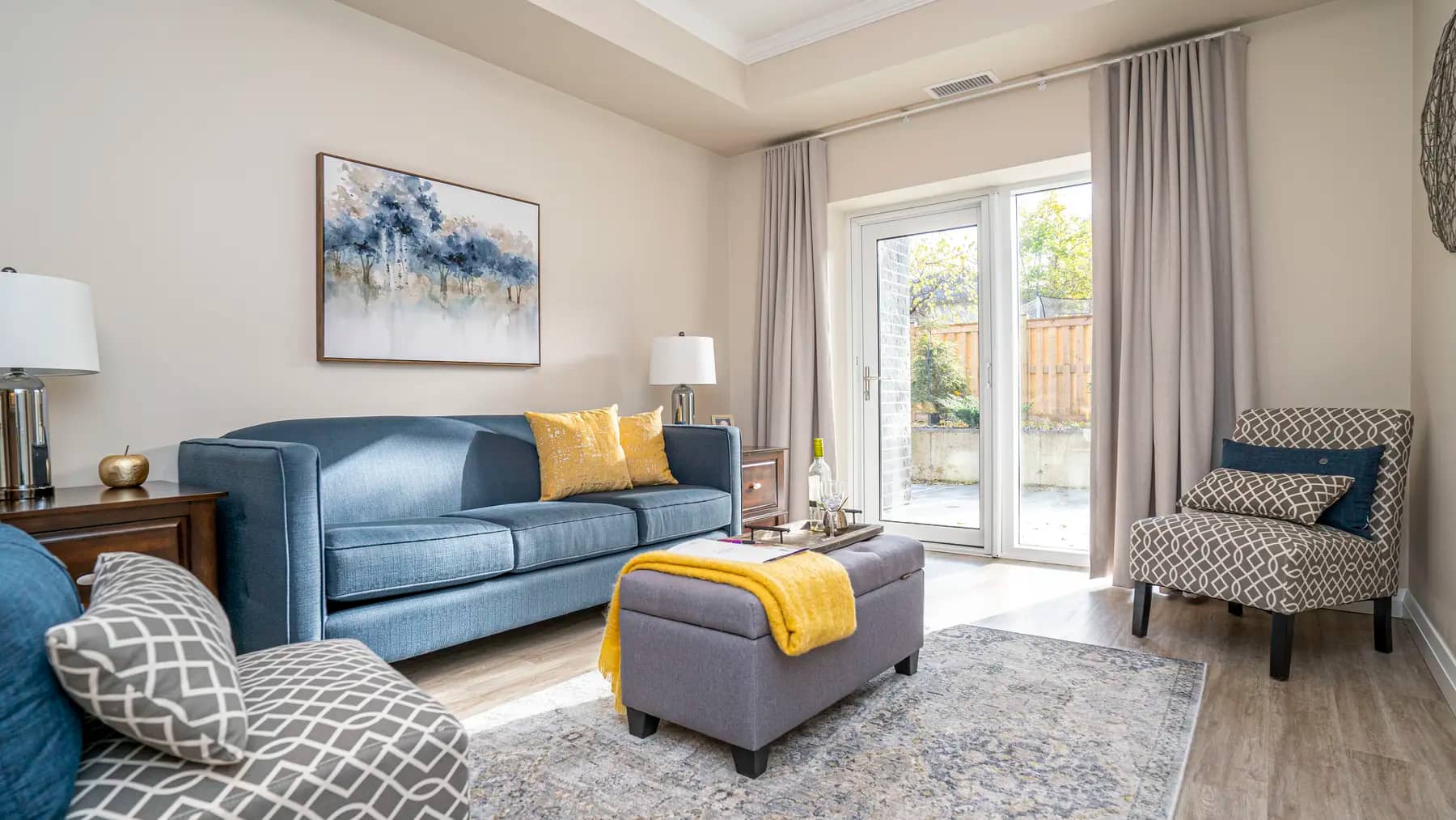 Livingroom at Chartwell Erinview / Salon à Chartwell Erinview