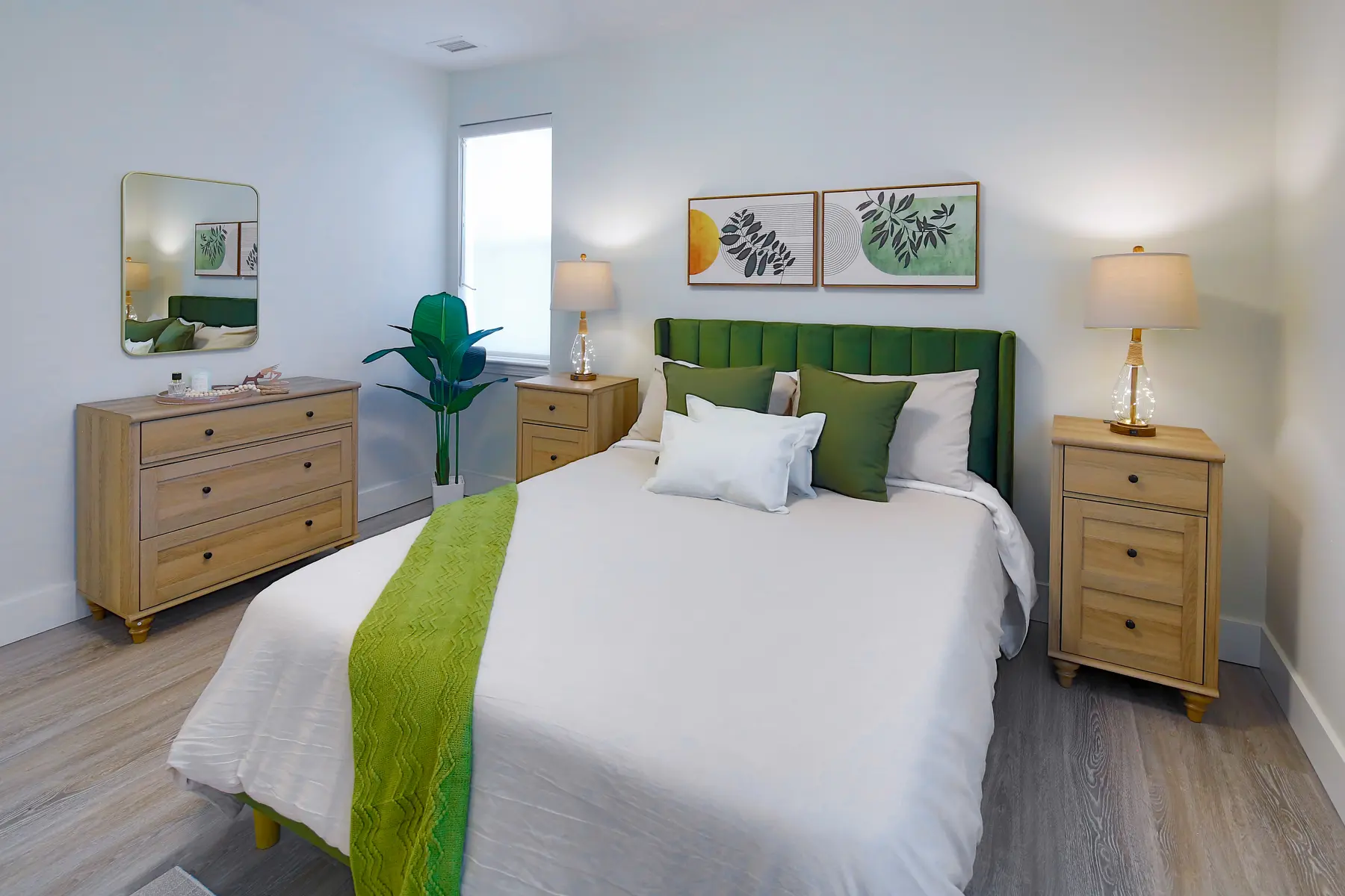 Model suite of bedroom at Chartwell Greenway