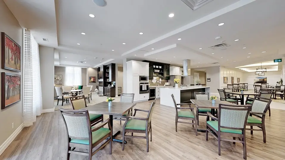 Common space area with table and chairs at Chartwell Fraser Terrace