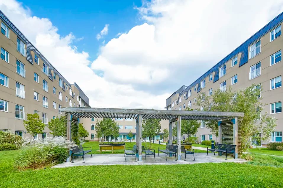 View of courtyard at Chartwell Greenway