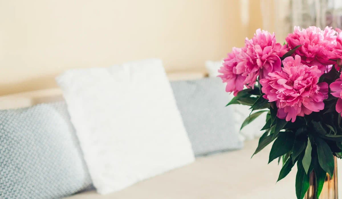 flowers-in-living-area_cropped