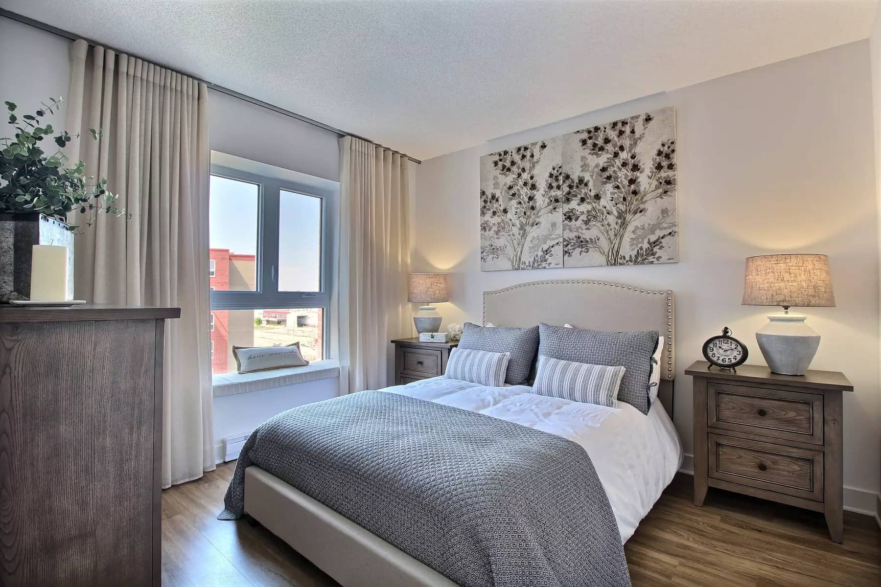 Chambre appartement modèle Chartwell Le Montcalm résidences pour retraités retirement residence model suite bedroom