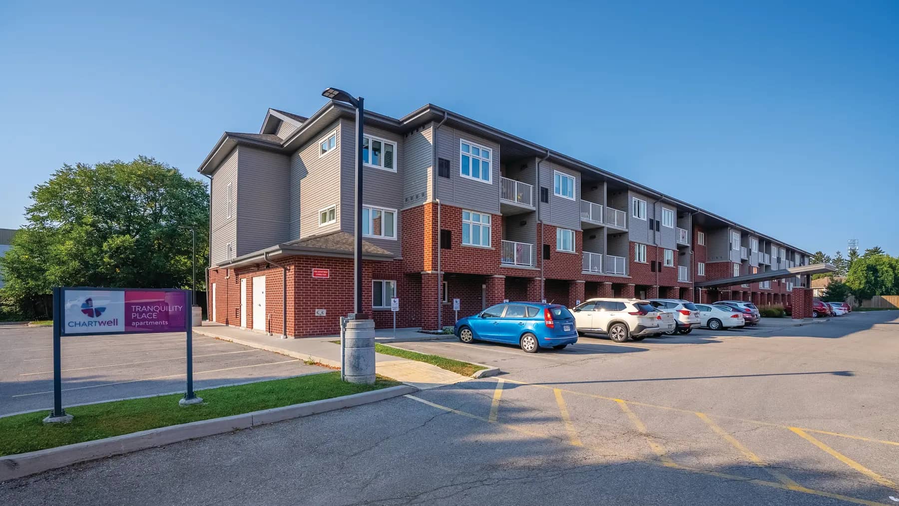 Exterior of Chartwell Tranquility Place Senior Apartment / Extérieur de Chartwell Tranquility Place Senior Apartment