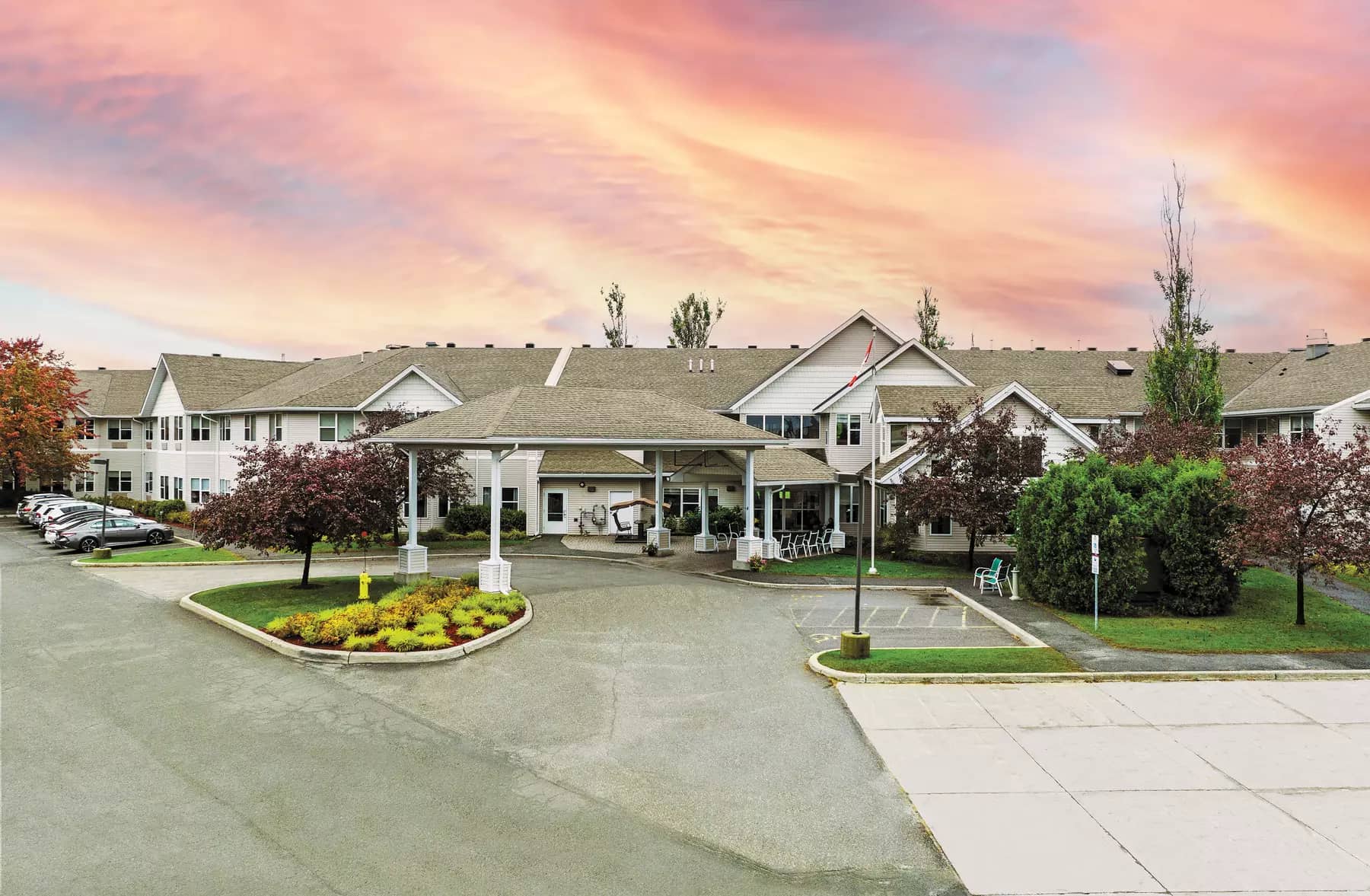 Entrance of Chartwell Southwind Retirement Residence / Entrée de la résidence pour retraités Chartwell Southwind