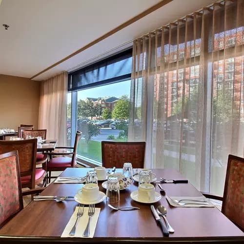 Salle à manger du Chartwell Cité-Jardin résidence pour retraités. Retirement Residence dinning room.