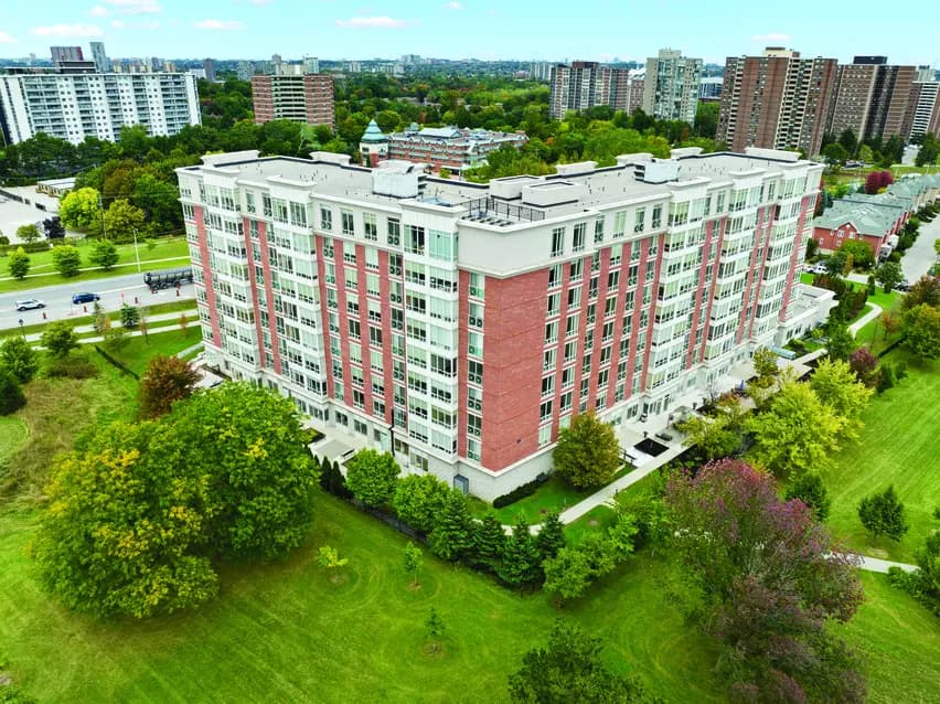 Greenspace at Chartwell Scarlett Heights Retirement Residence