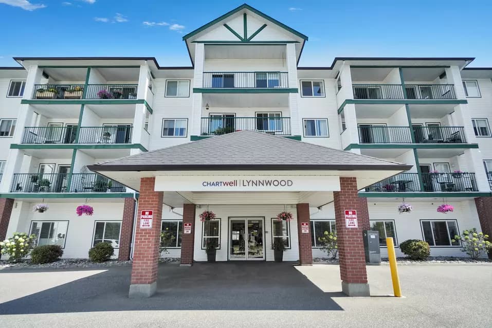 Chartwell Lynnwood's exterior main entrance