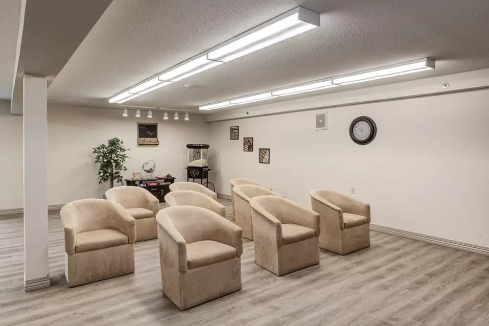 The TV room of Chartwell Westmount on William Retirement Residence