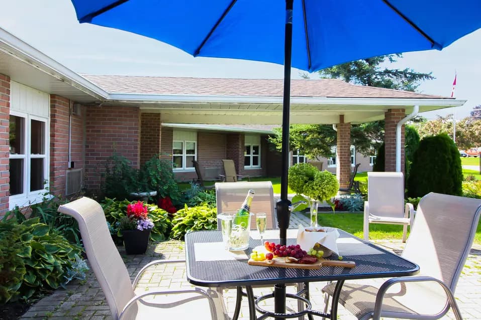outdoor patio at chartwell hartford retirement residence