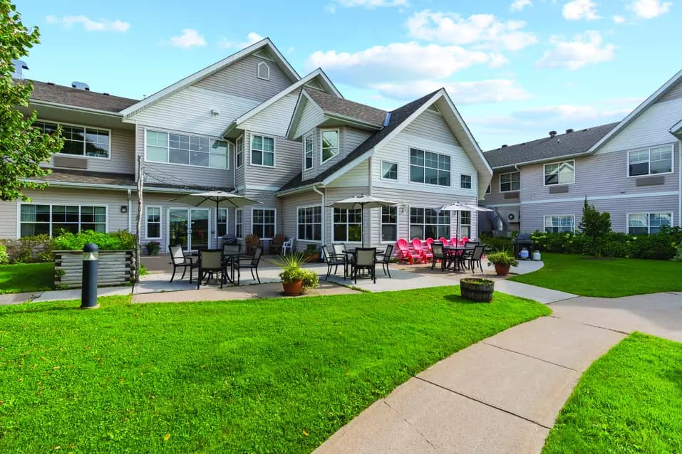 Outdoor patio of chartwell collegiate heights retirement residence