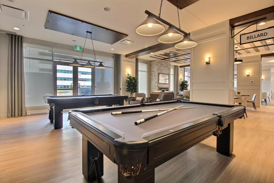 table de billard Chartwell Le Prescott résidence pour retraités retirement residence pool table