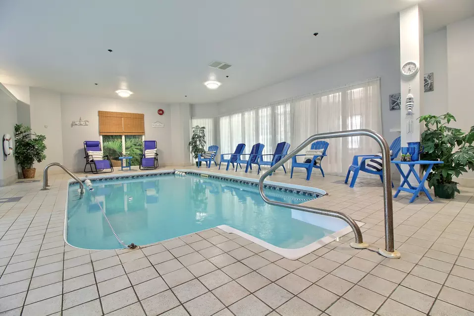 Piscine du Chartwell Manoir Saint-Jérôme résidence pour retraités.