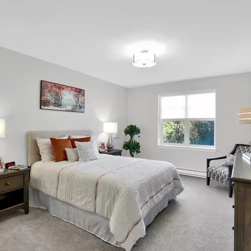 Chartwell Conservatory Pond's model suite bedroom